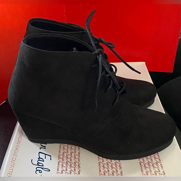 American Eagle Black Suede Wedge Boot Size 7. - Picture 2 of 3